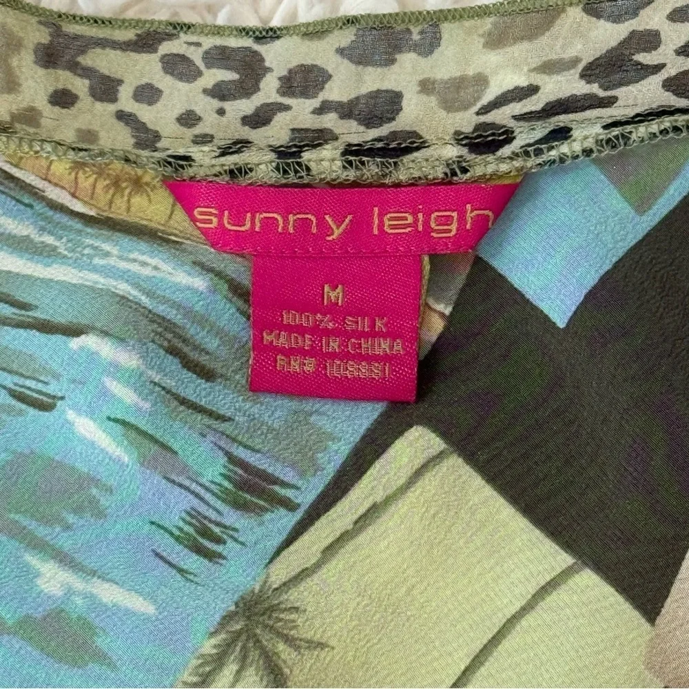 Sunny Leigh Silk Hawaiian Print Wrap Top Leopard Trim Sleeveless Size M v neck - Picture 6 of 6